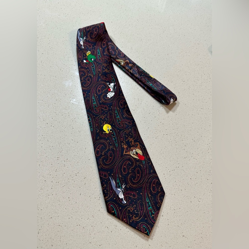 Vtg Looney Tunes Paisley Neck Tie Polyester Wile E Coyote Bugs Bunny Tweety